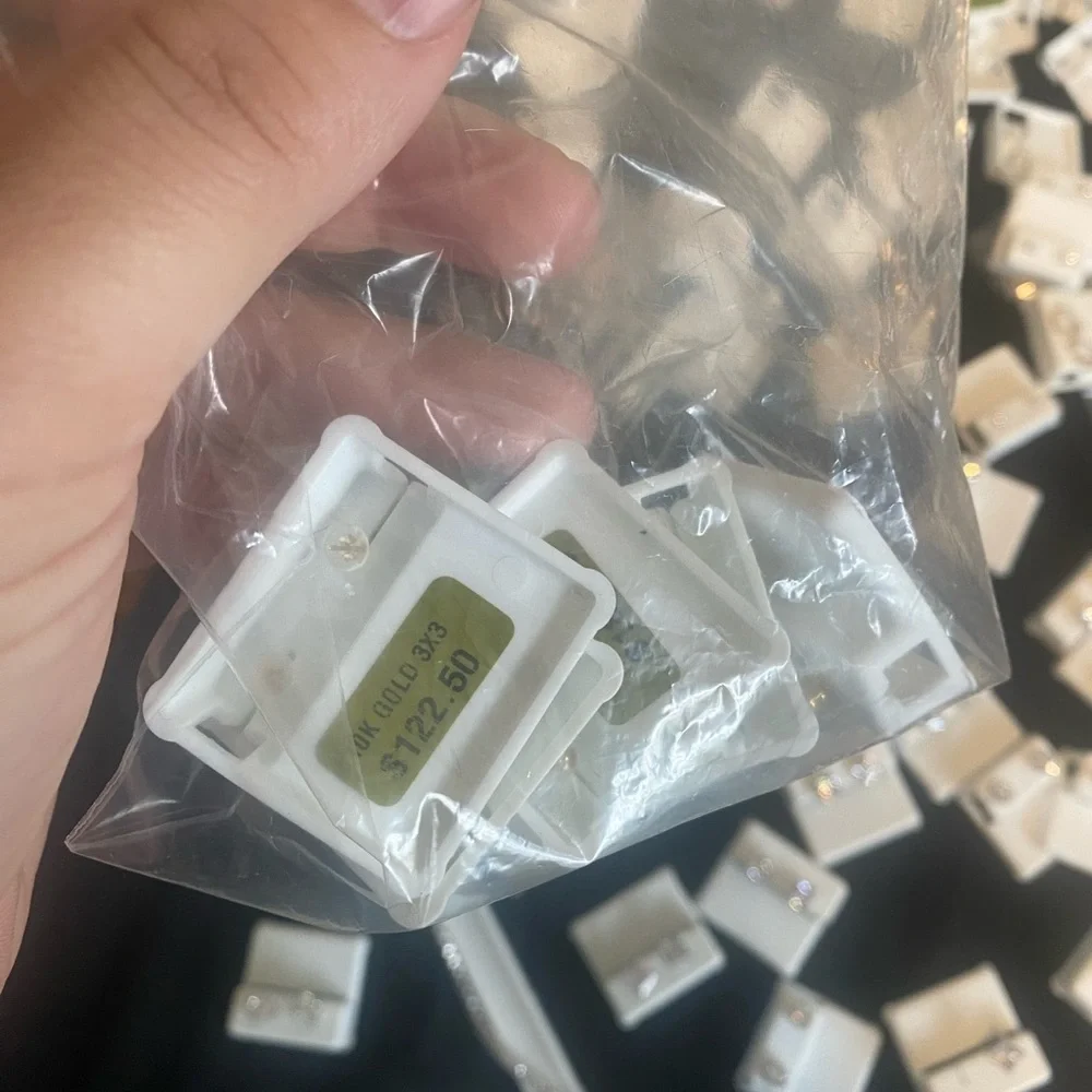 Massive lot of 100 pieces .925 silver with Zirconia, Moissanite, 10k gold - Picture 9 of 17